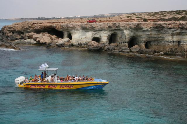 the dolphin safari boat